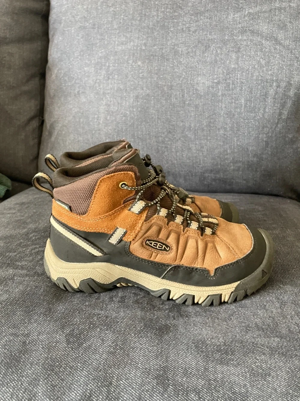 Keen Targhee IV mid hiking boots brown waterproof leather - big kids size 2